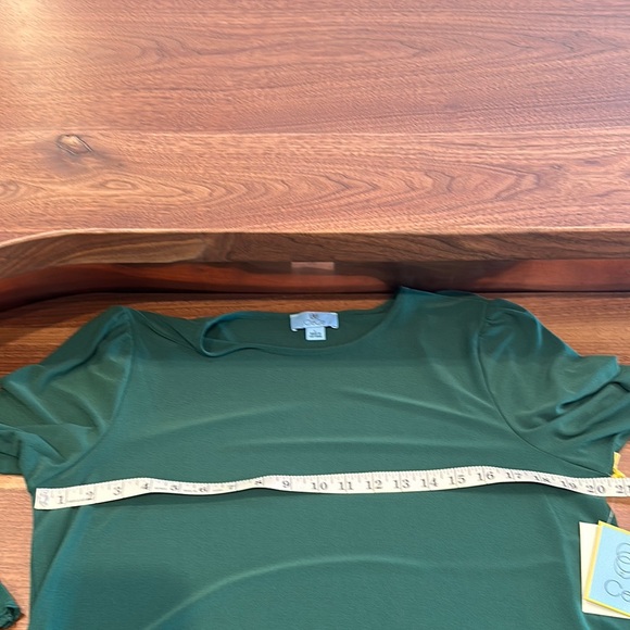 Elegant Green  3/4 Sleeve Women's Top with Ruffle Hem - Picture 7 of 9